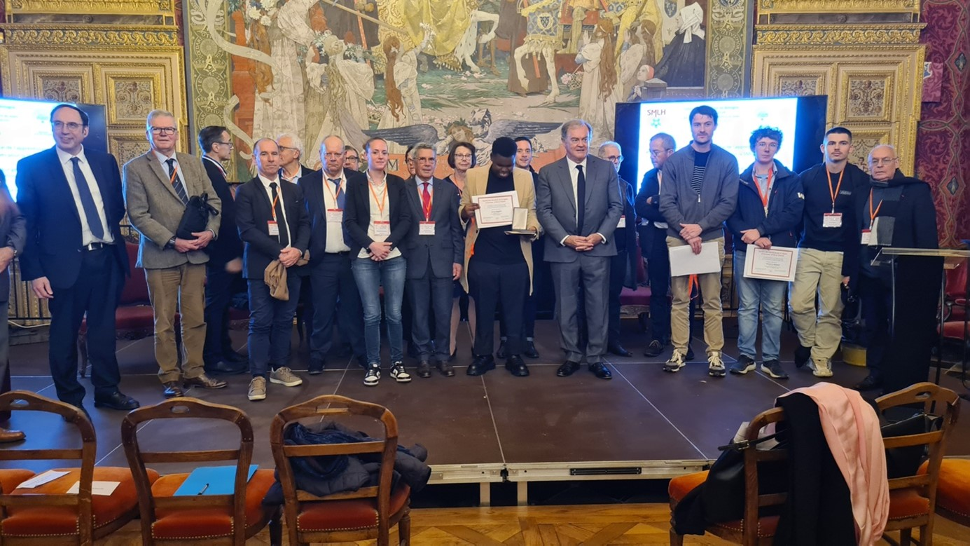 La remise du prix de l’apprentissage, lauréats, maitres d’apprentissage, et officiels